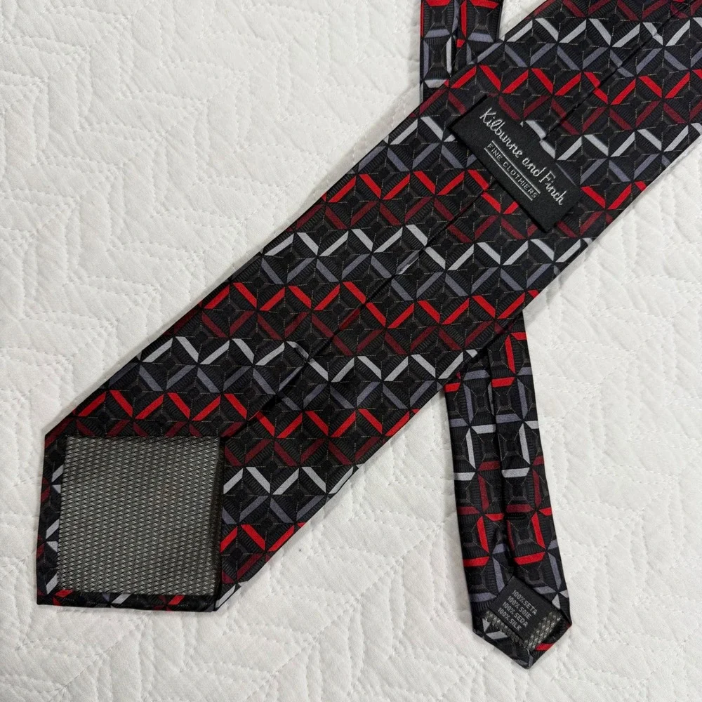 Kilburne and Finch‎ Men's Geometric Pattern 100% Silk Necktie 59x3.5 Red Gray